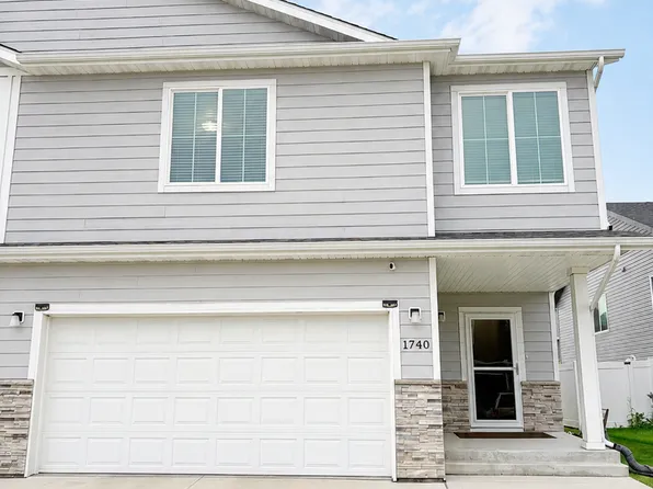 1740 Tobi Ln, Grand Forks, ND 58201