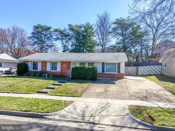 1200 S Greenthorn Ave, Sterling, VA 20164