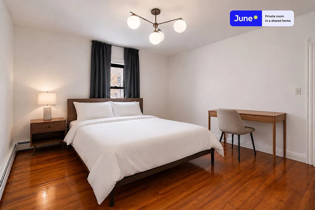 Queen bedroom in 6 bed/2 bath home in Brighton #375 2C — Photo 1