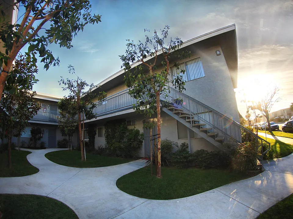 Huntington Knolls Apartment Home