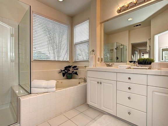 5th image of 329 Cherry Blossom Ln