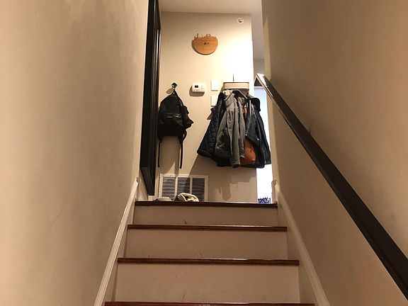 4th image of 2032 Bainbridge St Unit C