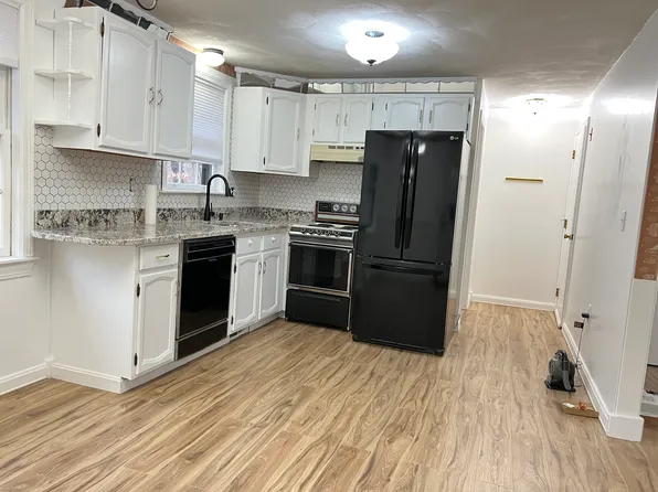 2 Hillcrest Dr, Lowell, MA 01851