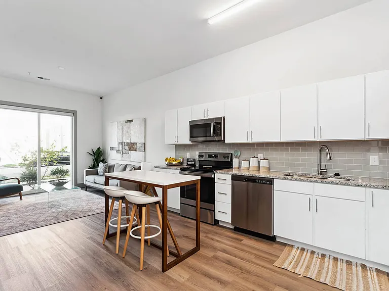 The Point on 38th Apartments — Photo 10