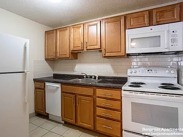 123 Dustin St APT 32, Brighton, MA 02135