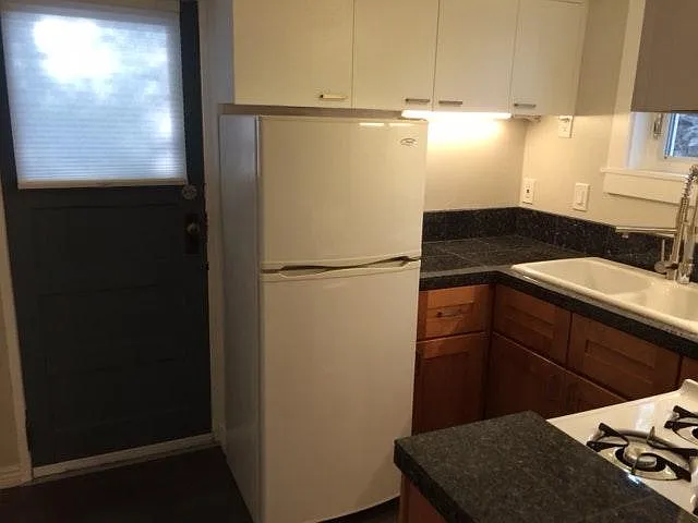 Front Entrance/Kitchen