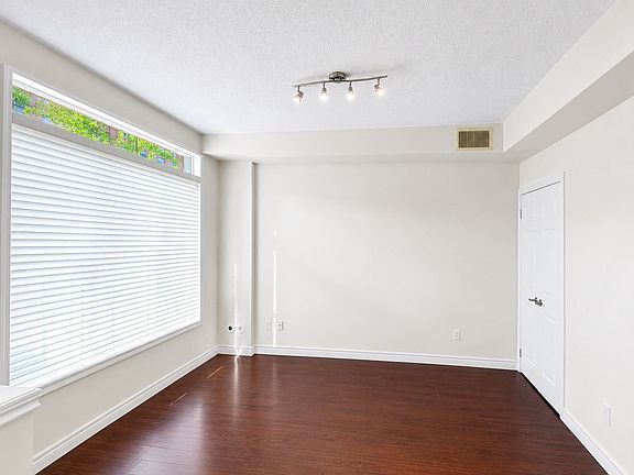 3rd image of 3062 Lake Shore Blvd W #7