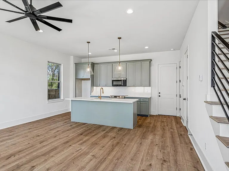 5496 End Village Dr E — Photo 5