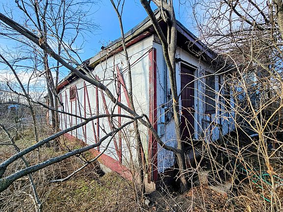 3rd image of 2443 Delaware St