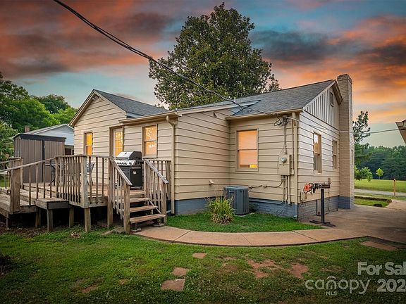 2nd image of 2141 Dove St