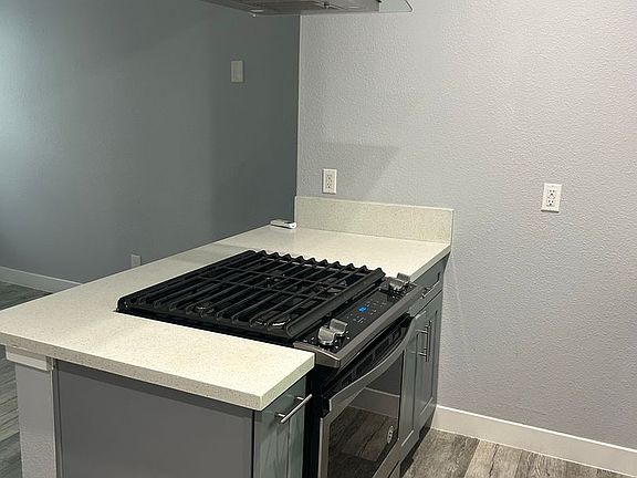 5th image of 845 E 6th St APT 6