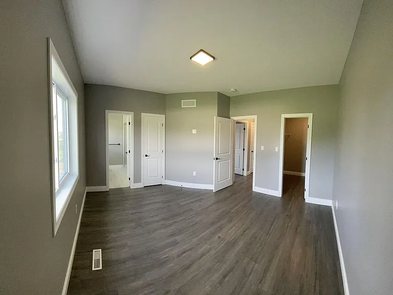 10 Redwood Dr — Photo 2