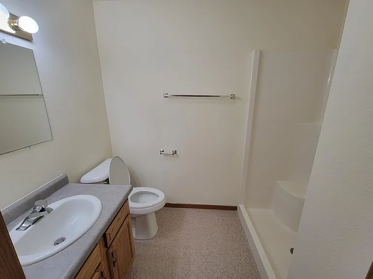 814 Bruce Ct #B — Photo 2