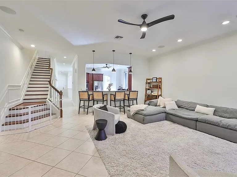 602 Saxony Blvd — Photo 3