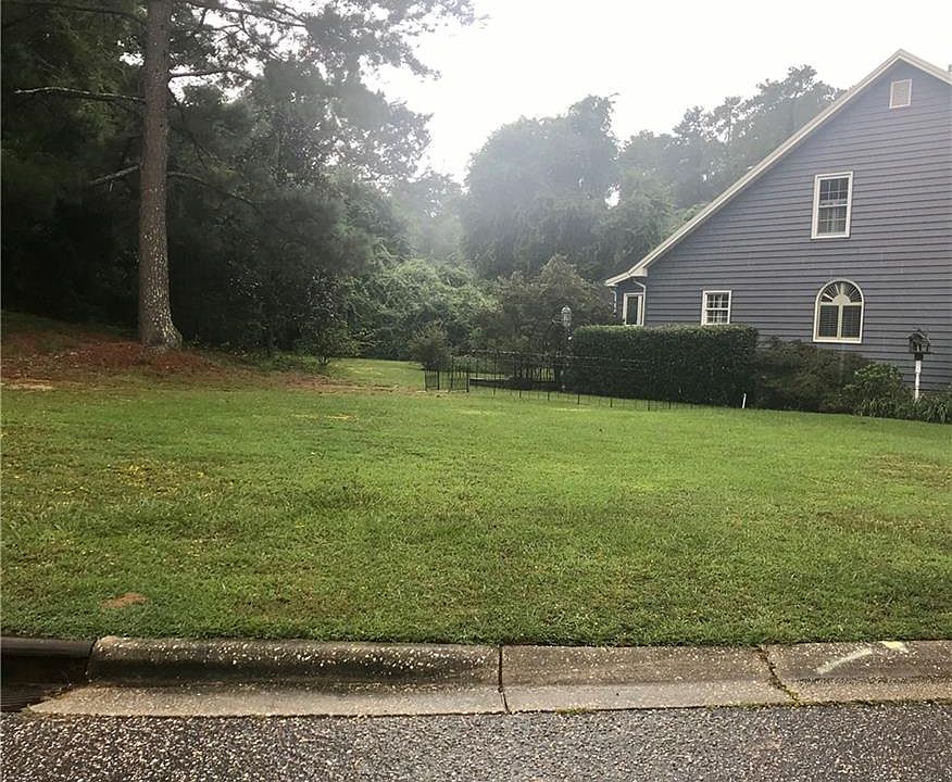 2nd image of 813 Norwood St