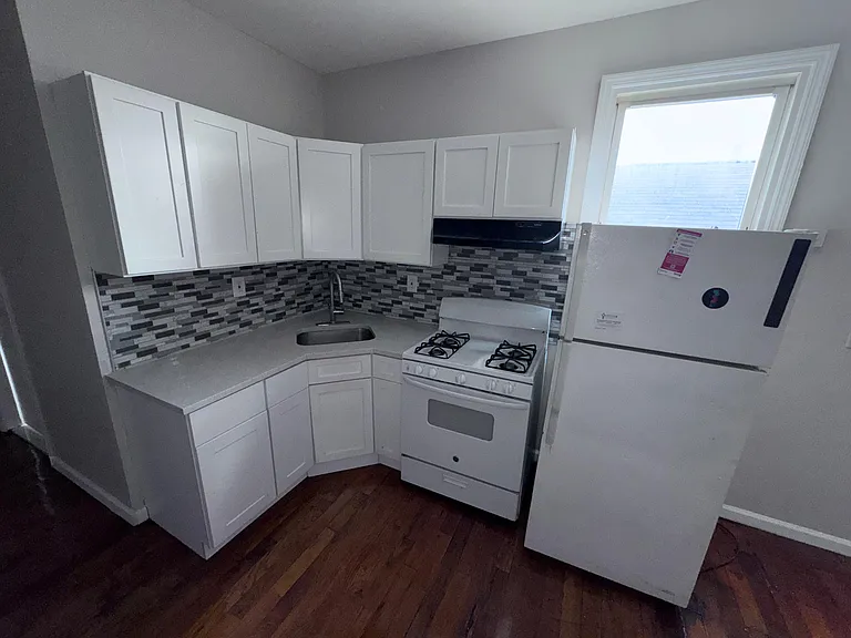 311 S 6th St #3L — Photo 3