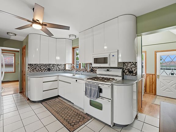 5th image of 5910 W 88th St
