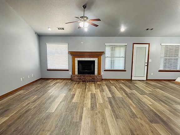 4th image of 501 College Pl
