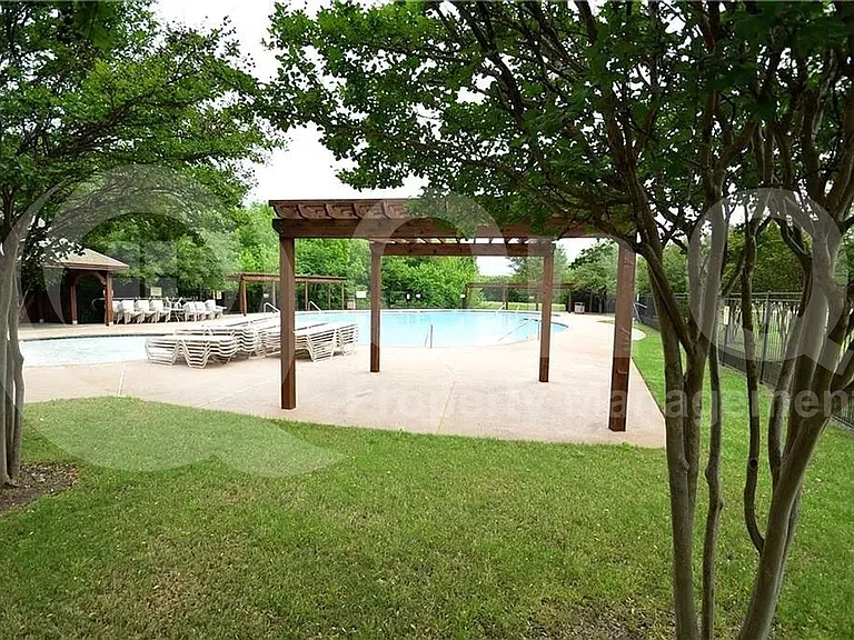 413 Driftwood Ct — Photo 23