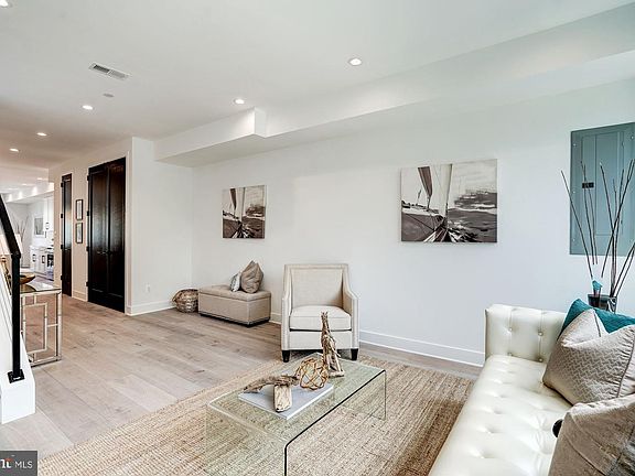 5th image of 410 K St NE #1