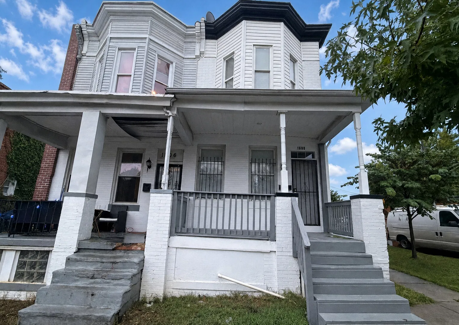 Beautifully Renovated 4BR/2.5BA Corner Home | Modern Kitchen & Spacious Yard — Photo 1