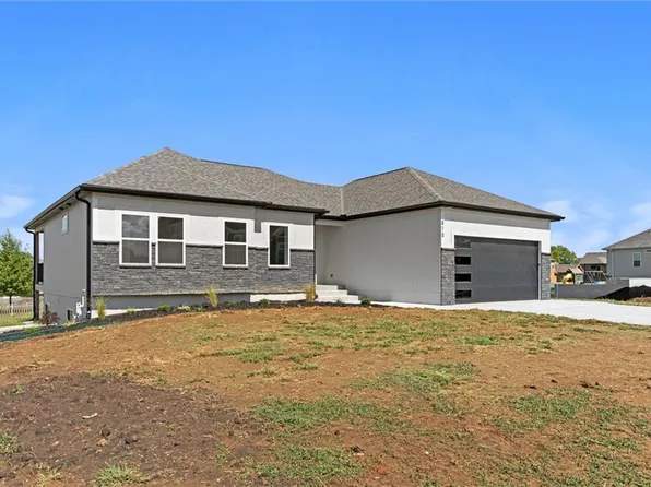 810 W Rader St, Lone Jack, MO 64086
