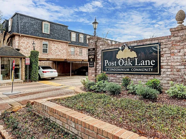 353 N Post Oak Ln #823 — Photo 16