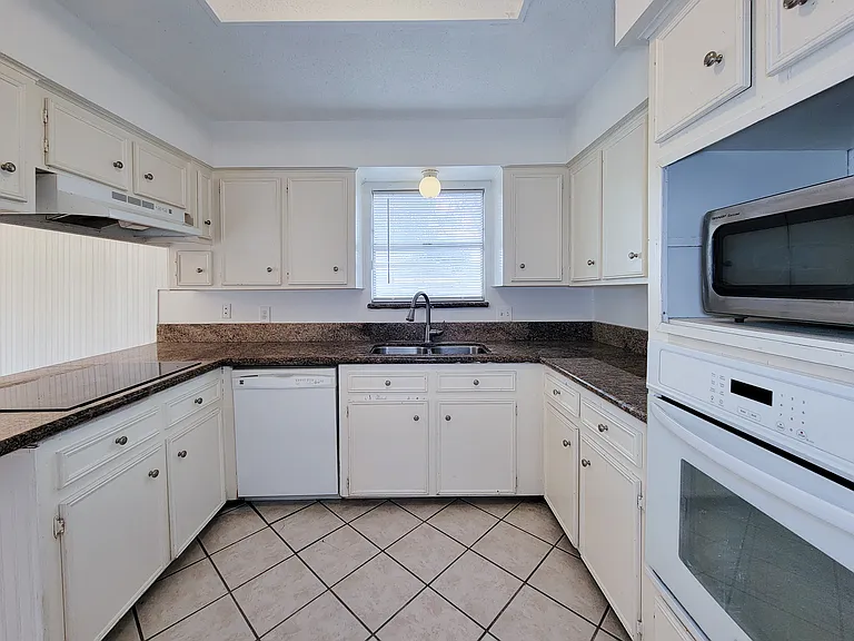 2710 Quail Creek Dr — Photo 15
