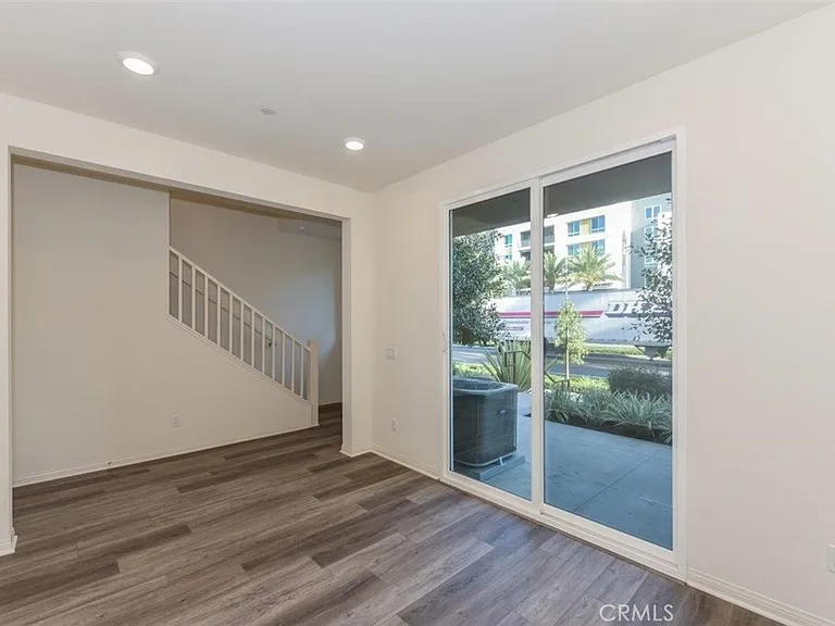106 Unity — Photo 2