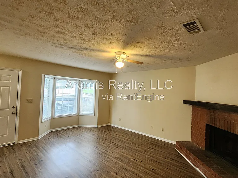 2326 Highpoint Rd SW #1 — Photo 4