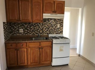 18 Cambridge St, Valley Stream, NY 11581