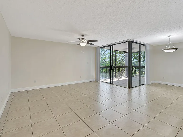 820 Lavers Cir #G402 — Photo 9