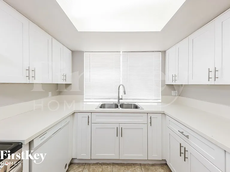 3816 W Northern Ave — Photo 5