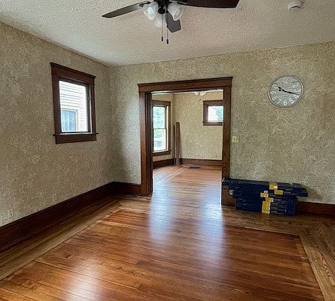 5th image of 522 W Charles St