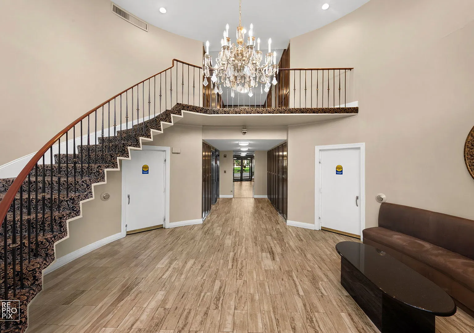 1 bed, 900 sqft, $1,850 — Photo 2