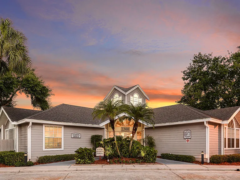 Colonial Pointe Apartments — Photo 6