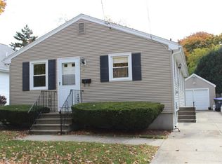 92 Wabun Ave, Providence, RI 02908