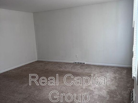 3rd image of 5 Hillwood Dr