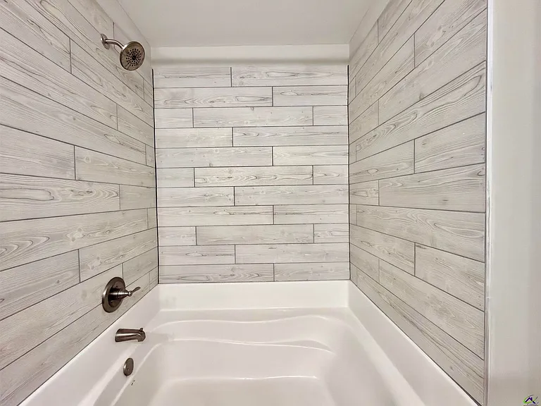212 Beau Claire Cir — Photo 42