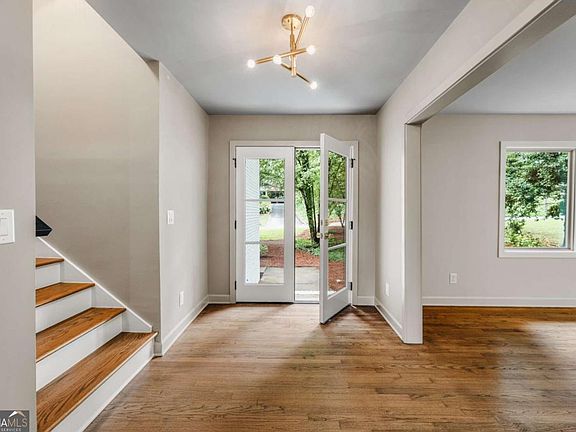 4th image of 2820 Ponderosa Cir