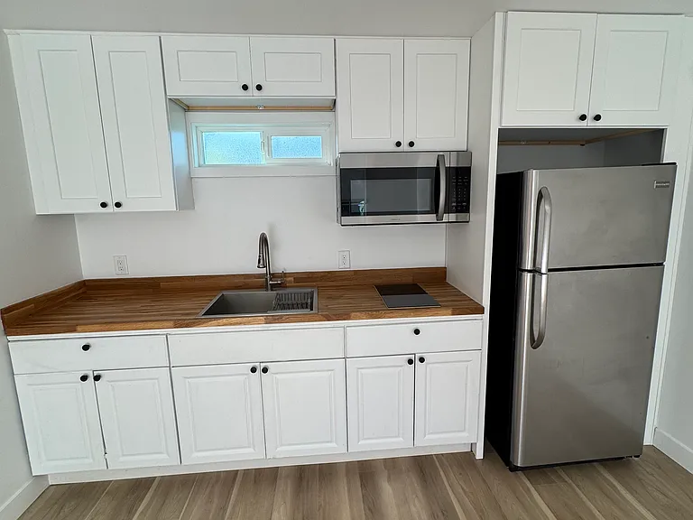 2215 Alsace Ave — Photo 4