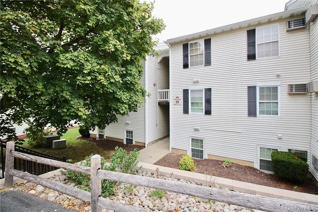 2 bed, 2.0 bath, 960 sqft, $2,500 — Photo 1