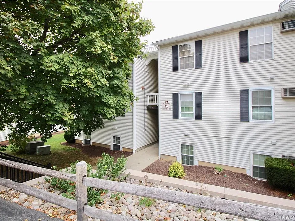 25 Lexington Hl #10