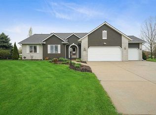 2950 Hensen Dr, Sun Prairie, WI