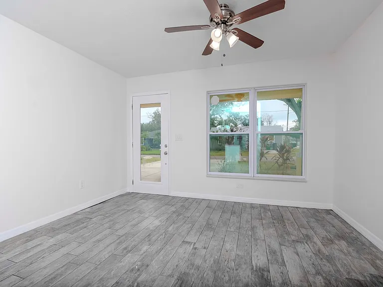 6235 S Adelia Ave — Photo 20