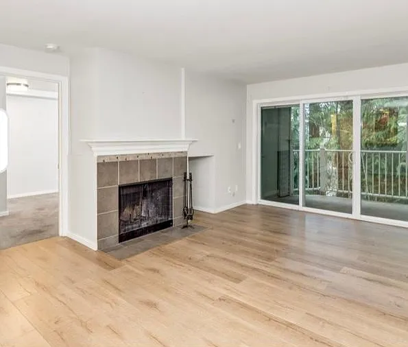 2 bed, 841 sqft, $2,395 — Photo 3
