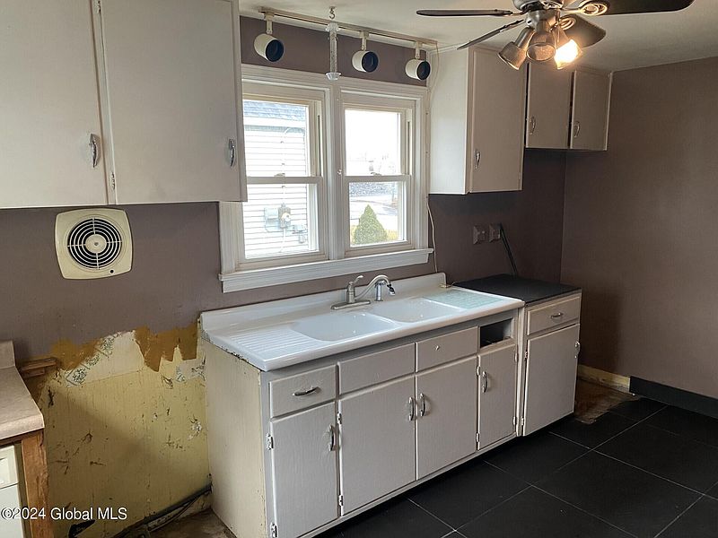 4th image of 3317 S Thompson Street