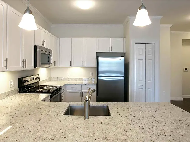 Edgewater Apartments — Photo 6