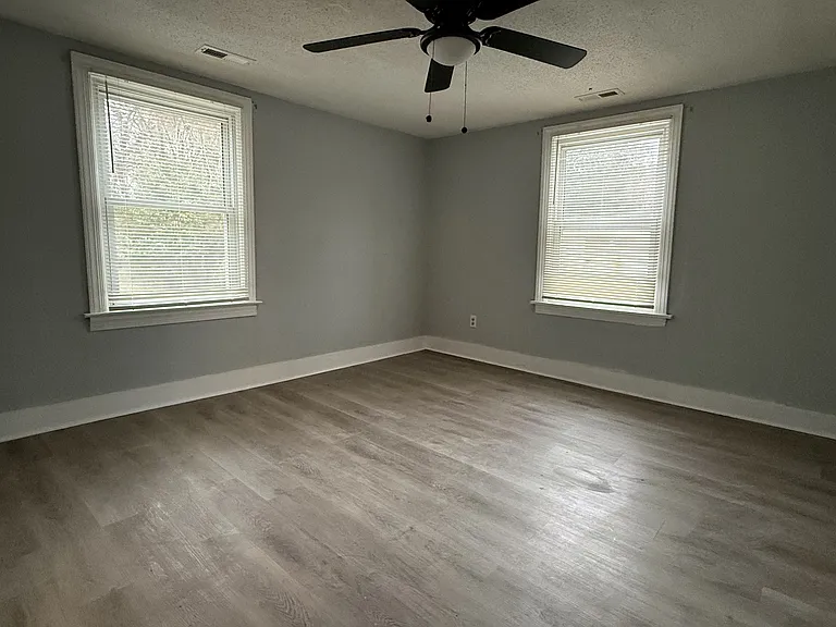 2718 Newsome St — Photo 10