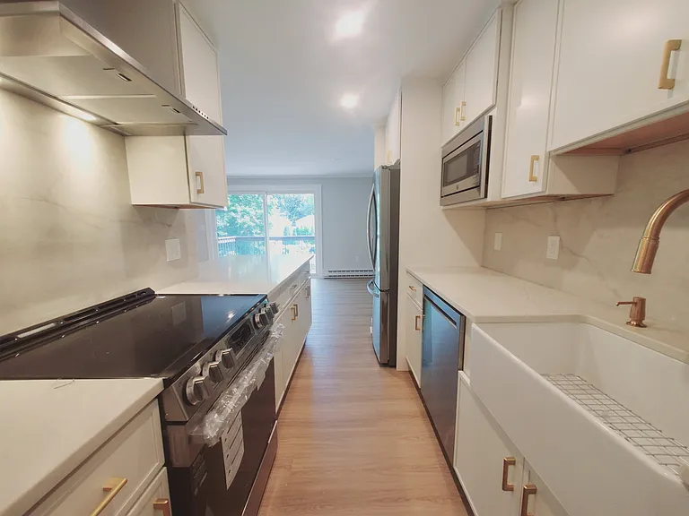 85 Riverside Ave #F7 — Photo 4